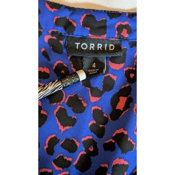 Torrid Size 4 Blue Pink Cheetah Print Blouse Top Career Lightweight - Picture 3 of 7